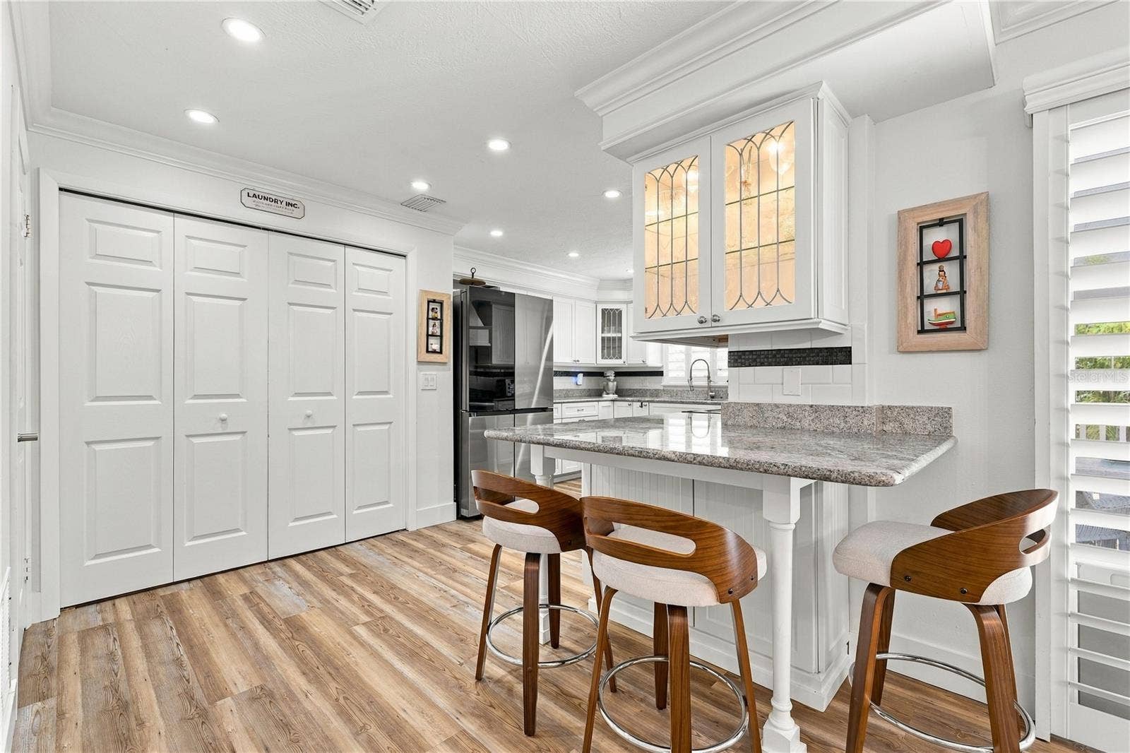 Kitchen seating area for nice breakfasts with the family!
