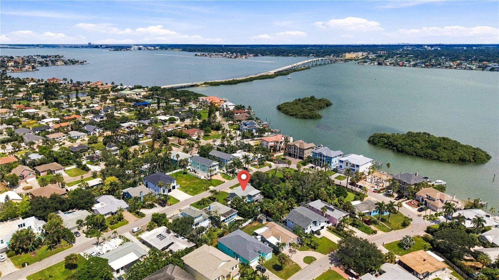 Imagine having one of the most beautiful beaches of Florida as your backyard!