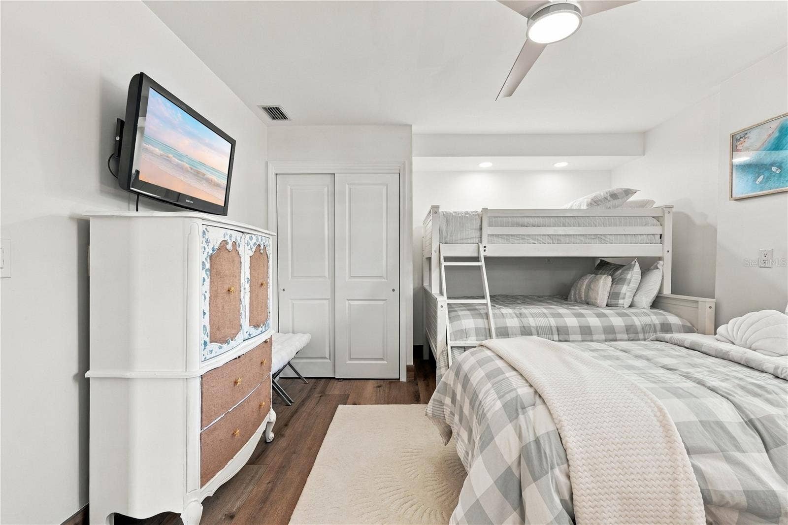 Ground level bonus room for friends and guests!