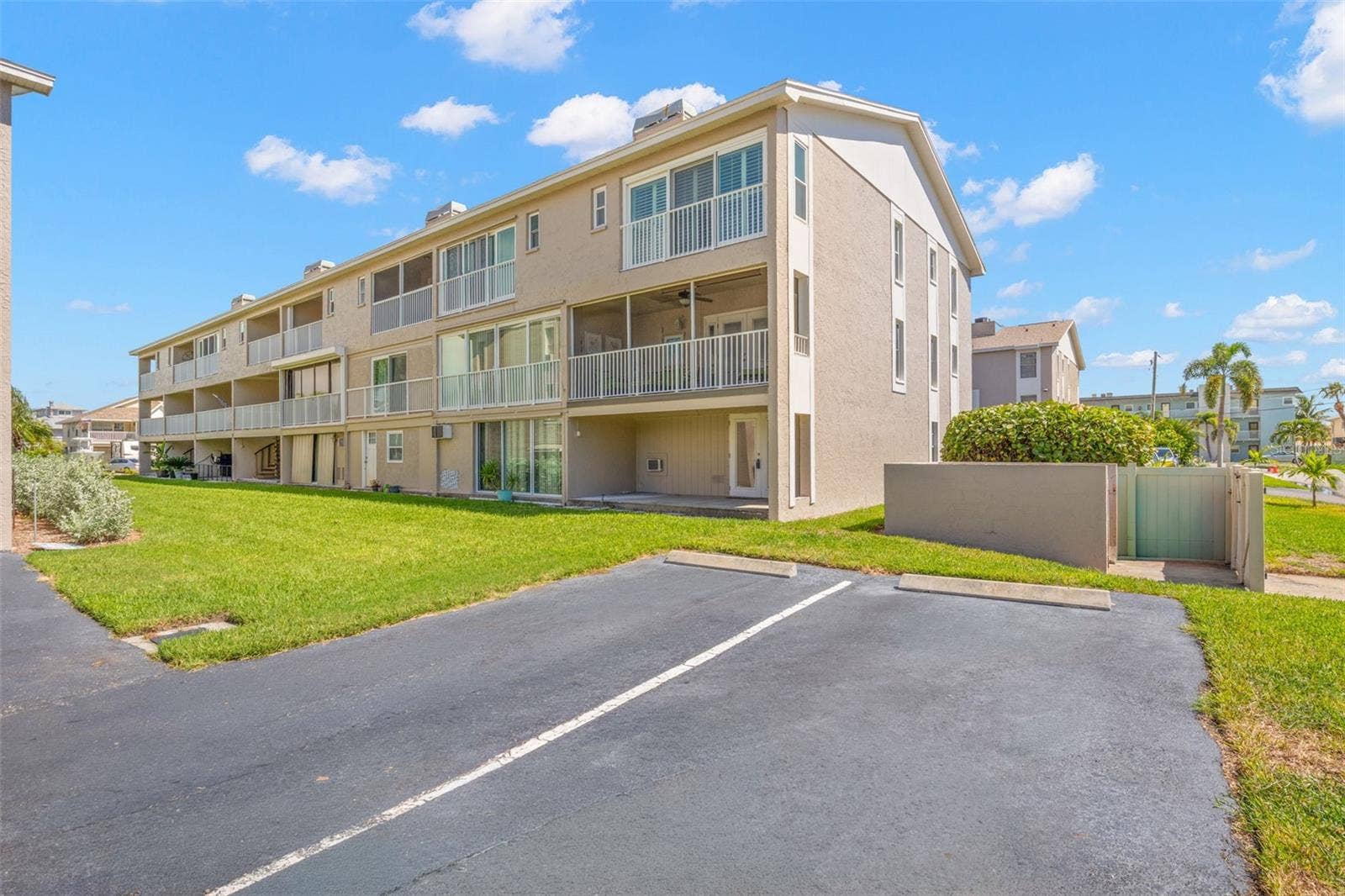 255 CAPRI CIRCLE N, #30, Treasure Island, FL 33706