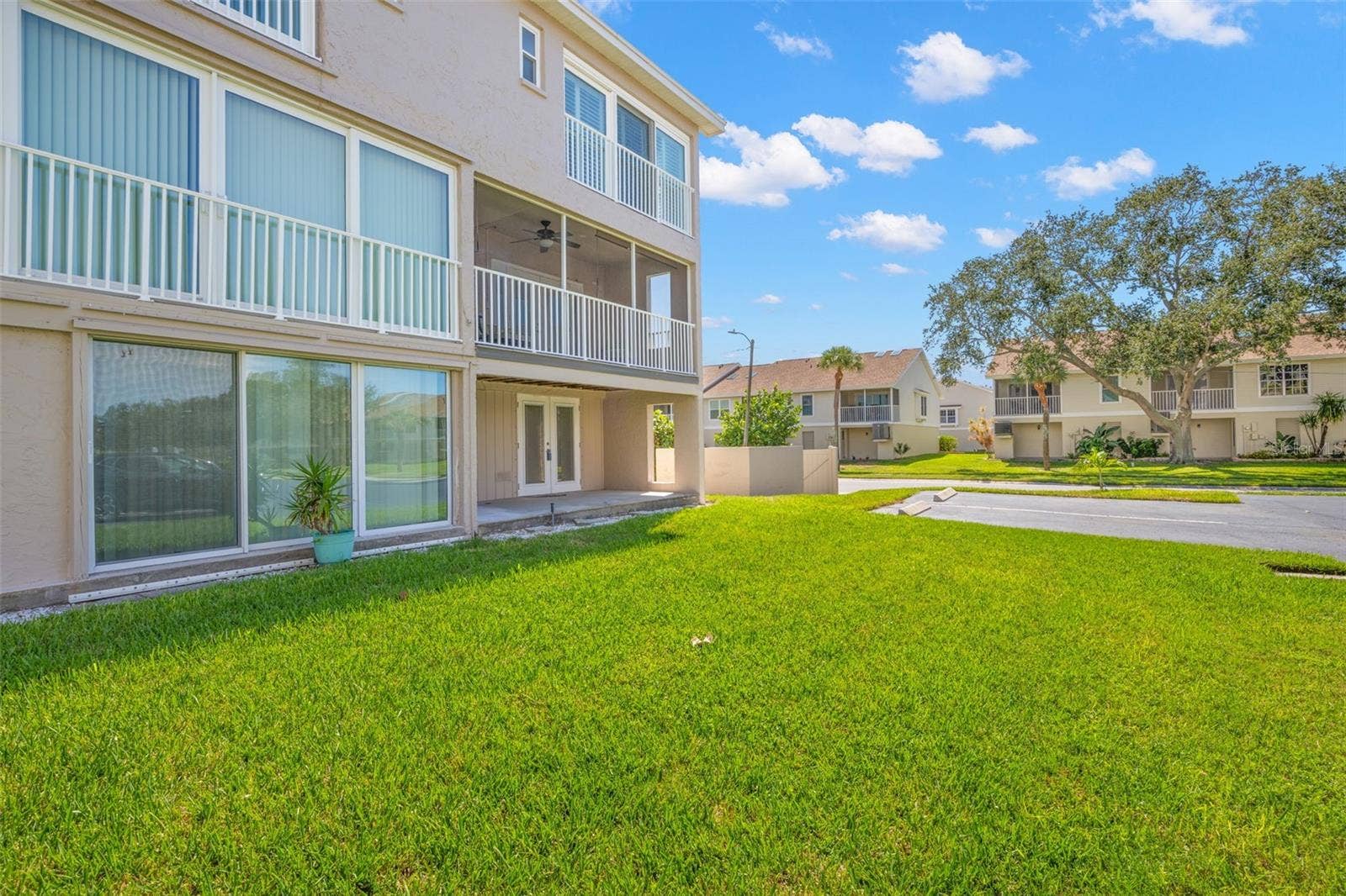 255 CAPRI CIRCLE N, #30, Treasure Island, FL 33706