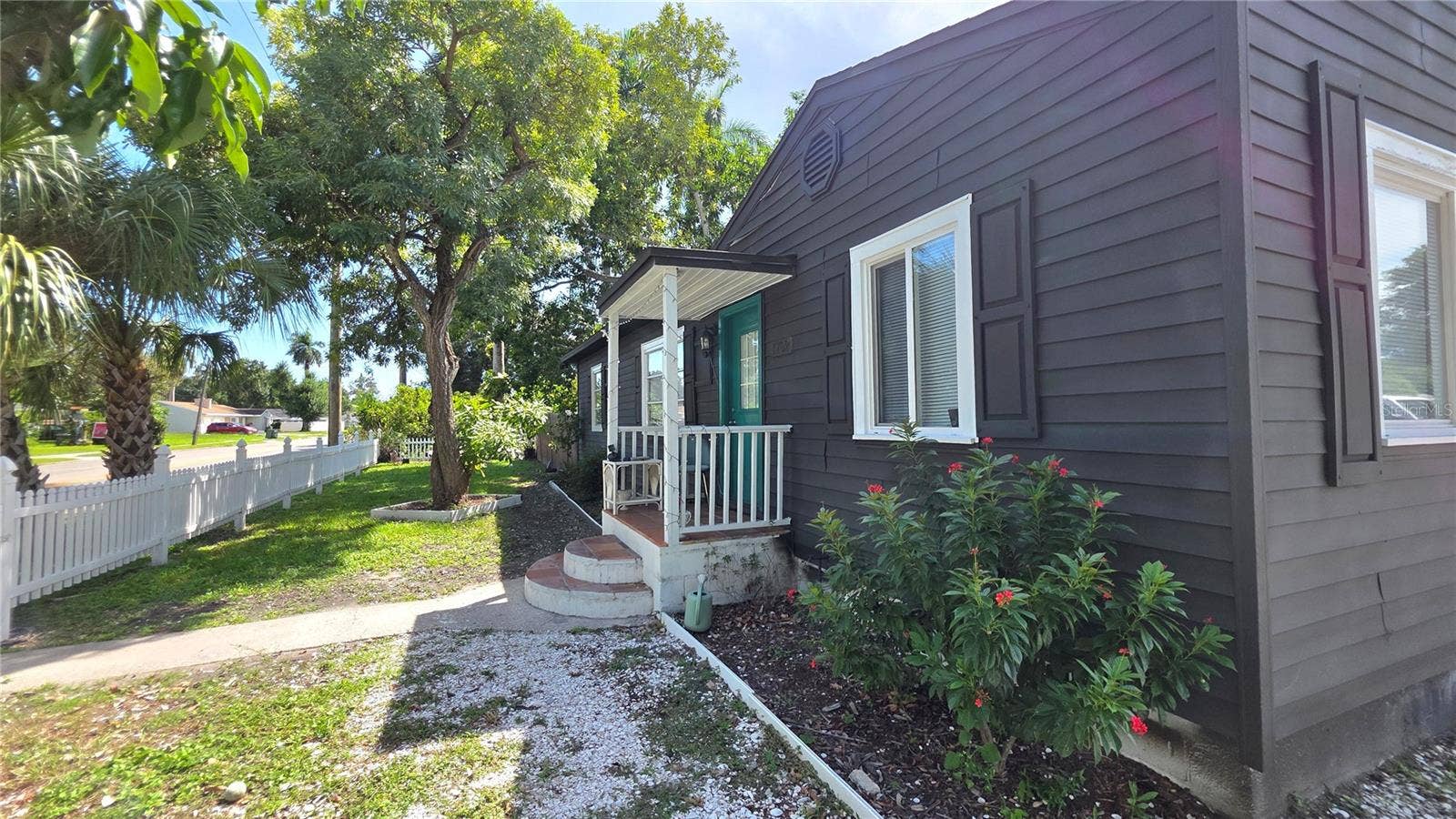 1702 26TH STREET W, Bradenton, FL 34205 Front of Home, Front Entry, Front Yard, Mature Landscaping, Fully Fenced