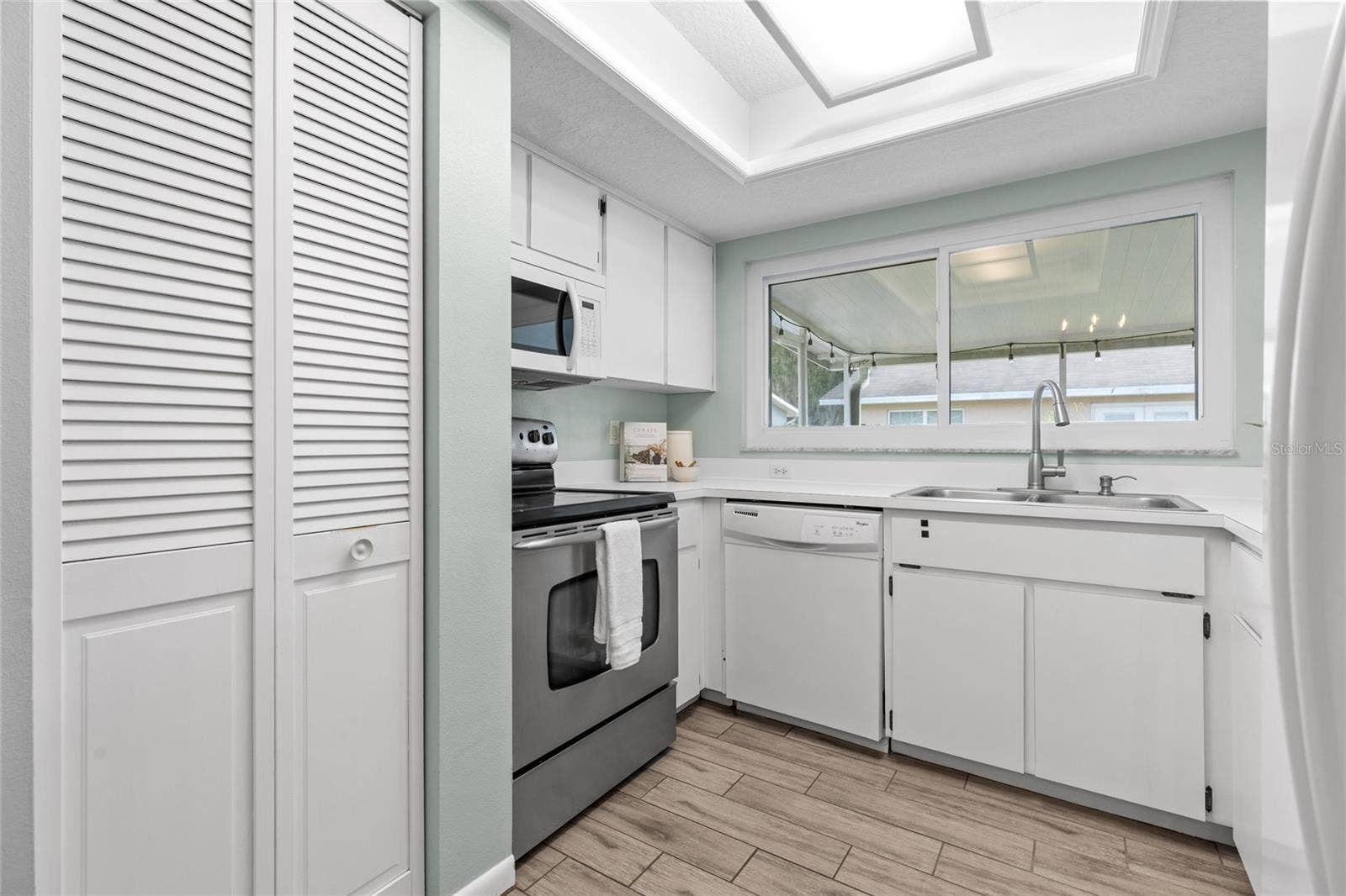1920 CHENEY COURT, Lutz, FL 33549