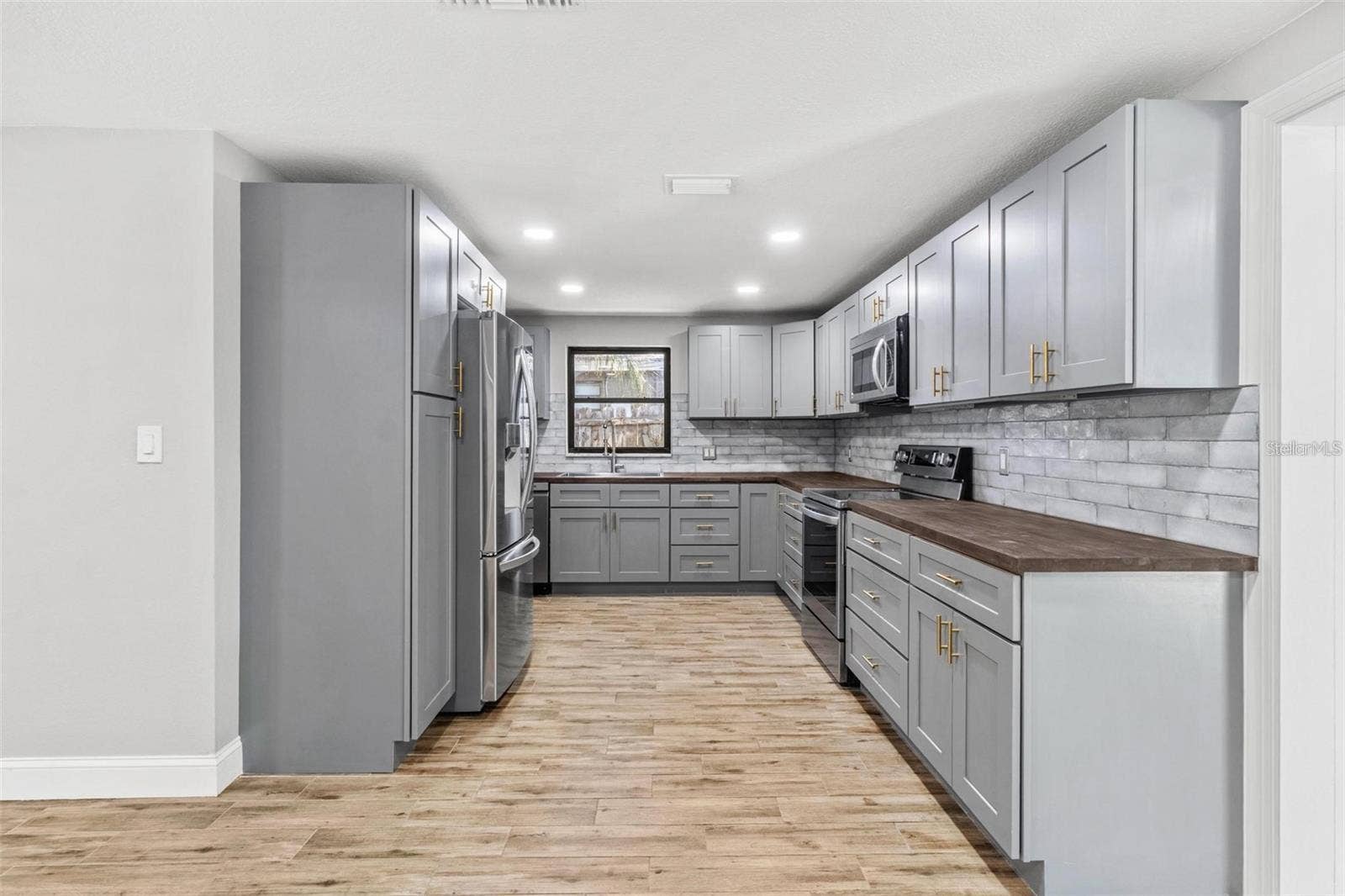 8648 78TH PLACE, Seminole, FL 33777 8648 78TH PLACE, Seminole, FL 33777