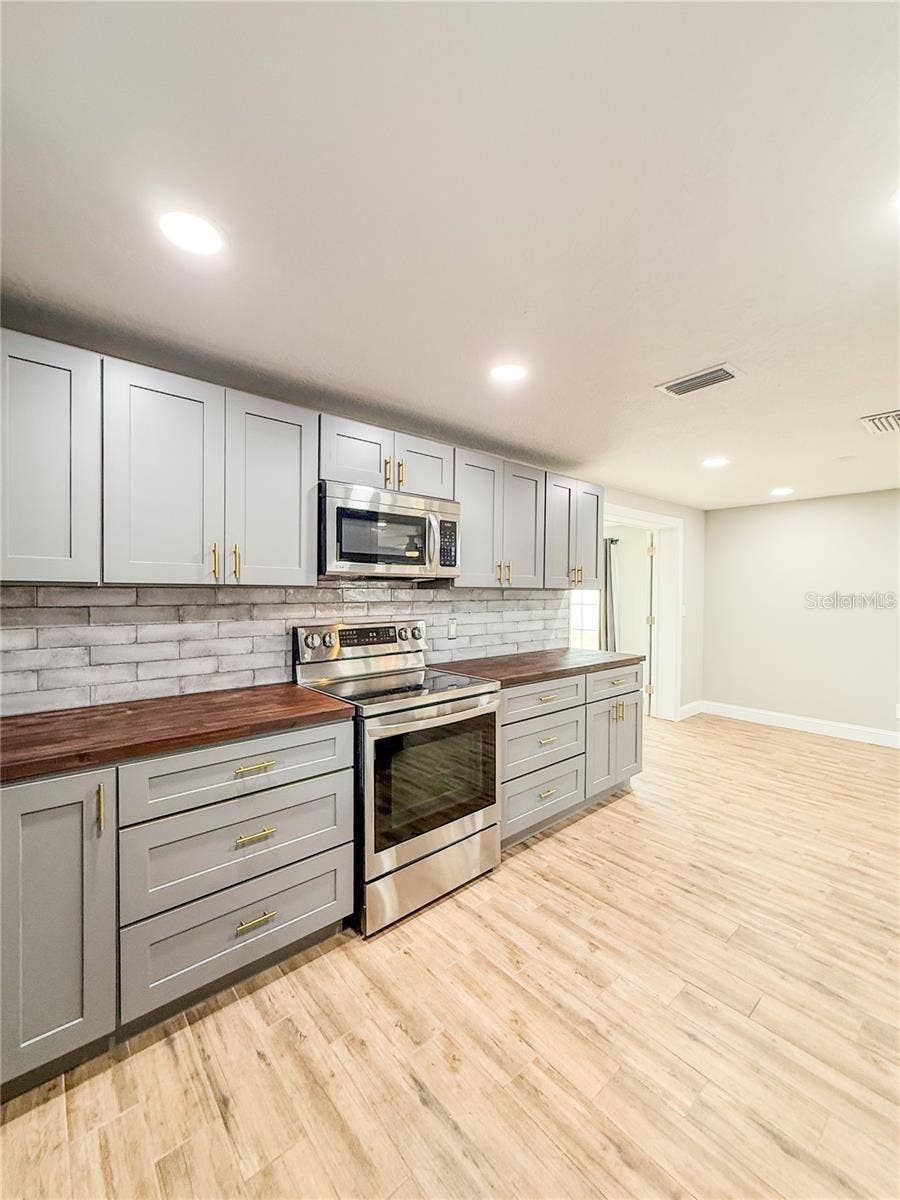 8648 78TH PLACE, Seminole, FL 33777 8648 78TH PLACE, Seminole, FL 33777