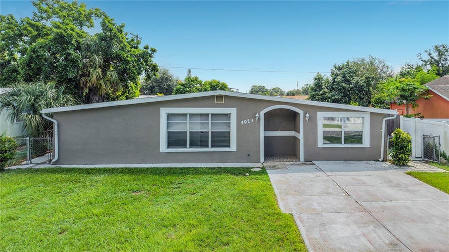 Property photo for 4923 CRESTHILL DRIVE, Tampa, FL