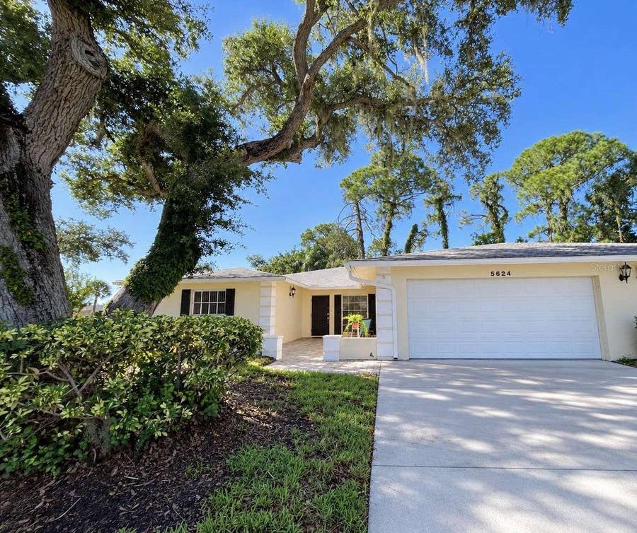 Property photo for 5624 PALM AIRE DRIVE, #V105, Sarasota, FL