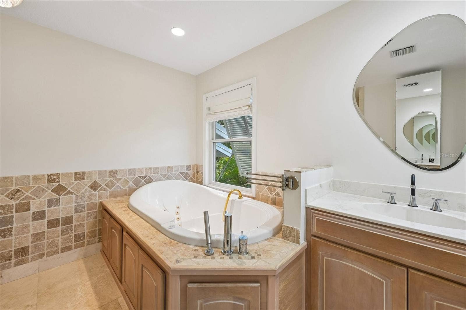 817 OAK VISTA DRIVE, Sarasota, FL 34232