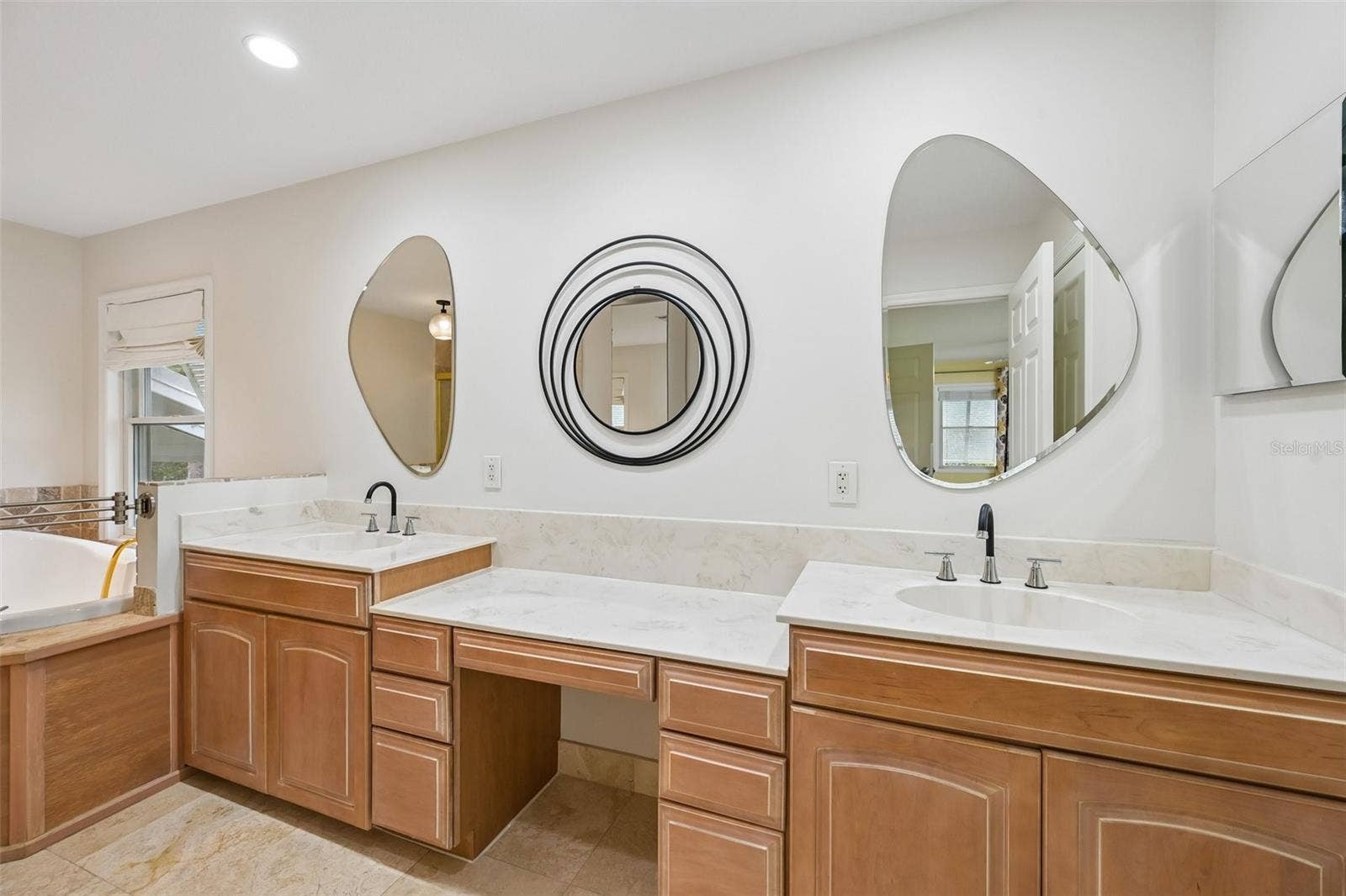 817 OAK VISTA DRIVE, Sarasota, FL 34232