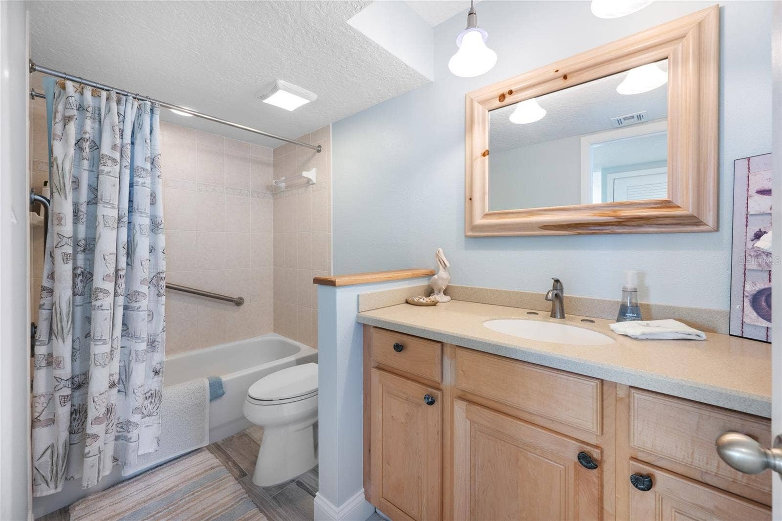 7650 BAYSHORE DRIVE, #406, Treasure Island, FL 33706 7650 BAYSHORE DRIVE, #406, Treasure Island, FL 33706