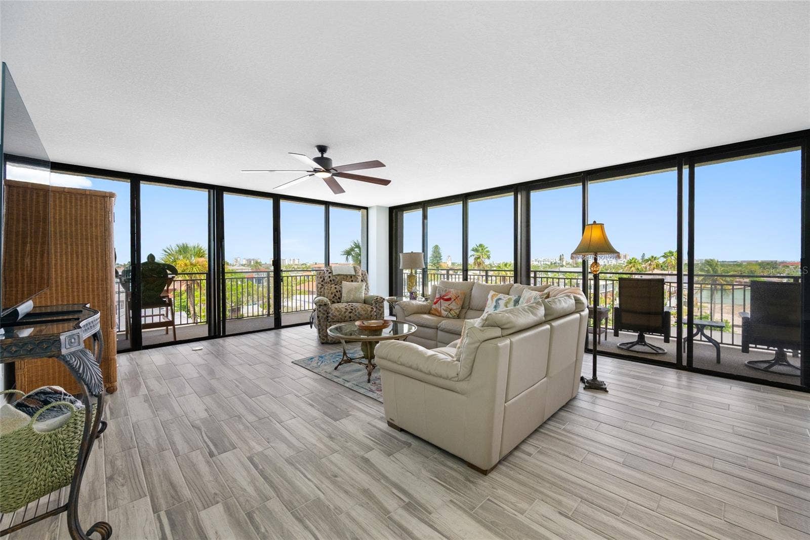 7650 BAYSHORE DRIVE, #406, Treasure Island, FL 33706 7650 BAYSHORE DRIVE, #406, Treasure Island, FL 33706