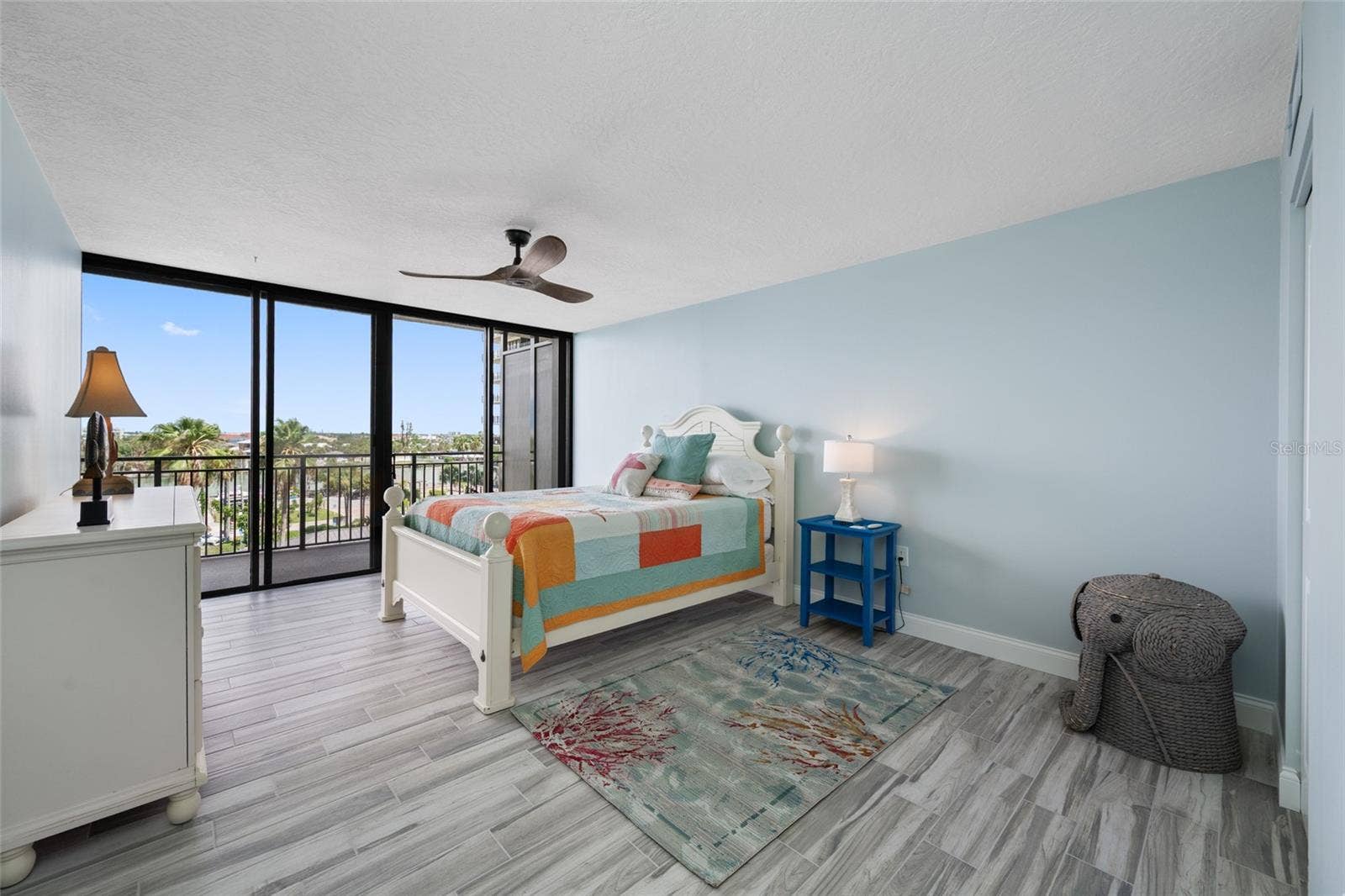 7650 BAYSHORE DRIVE, #406, Treasure Island, FL 33706 7650 BAYSHORE DRIVE, #406, Treasure Island, FL 33706