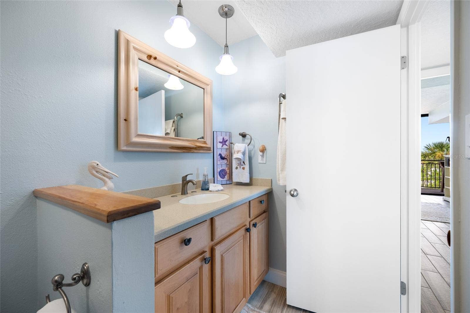 7650 BAYSHORE DRIVE, #406, Treasure Island, FL 33706 7650 BAYSHORE DRIVE, #406, Treasure Island, FL 33706