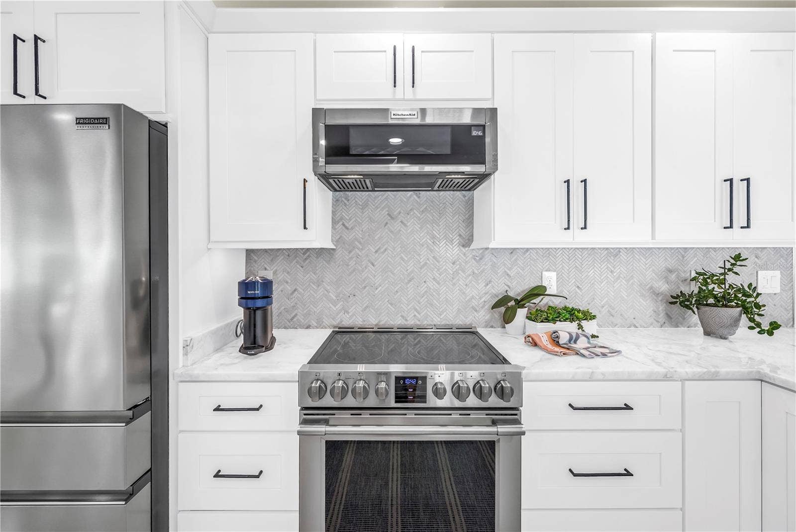 1114 2ND AVENUE S, Tierra Verde, FL 33715 Sleek slimline vented microwave can easily be lowered for "petite" cooks.