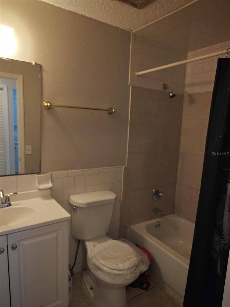 Side B bathroom