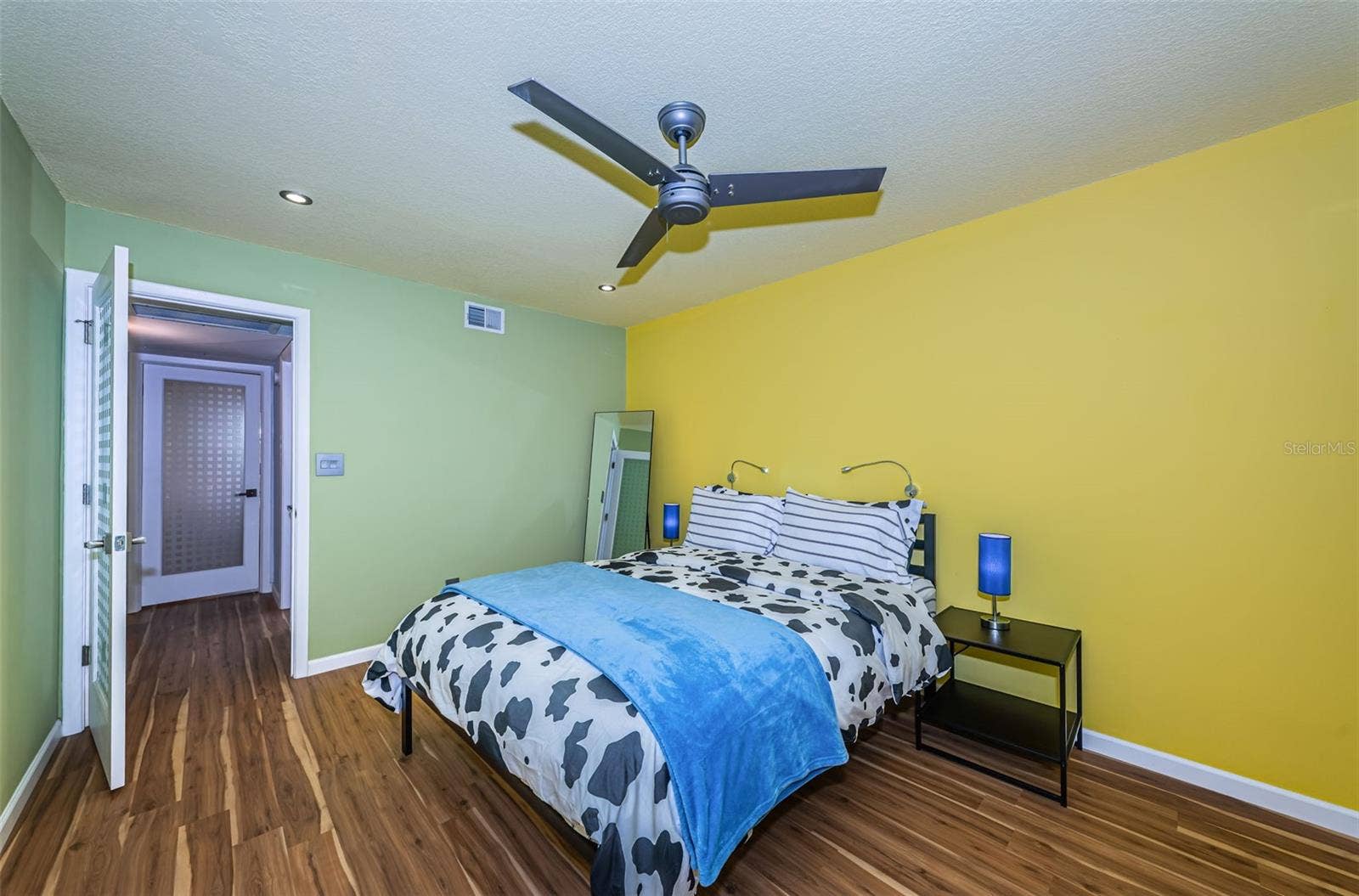 Very spacious master bedroom