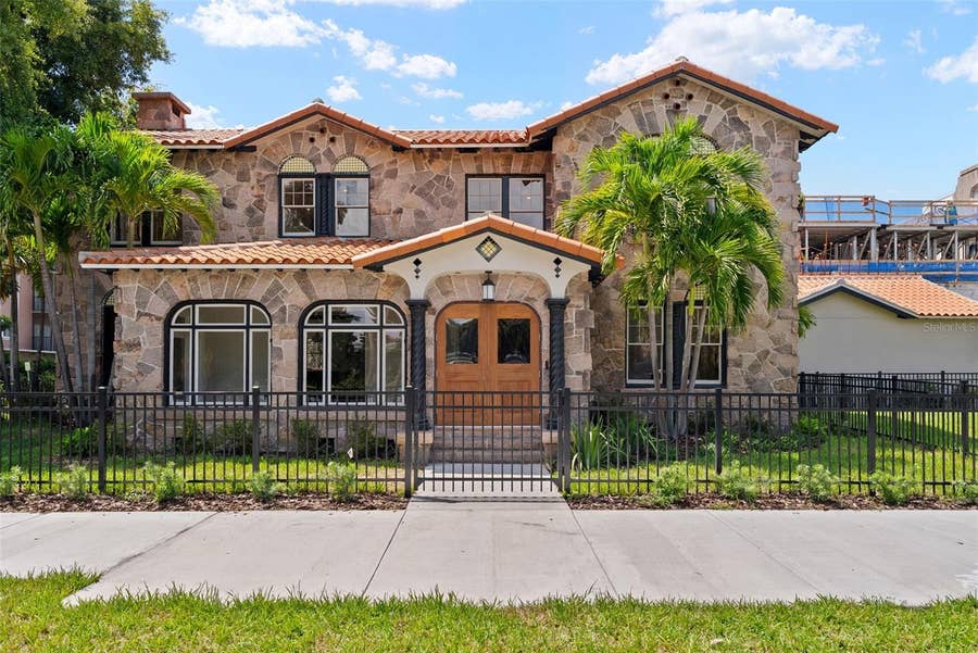 Property photo for 250 MIRROR LAKE DRIVE N, St Petersburg, FL