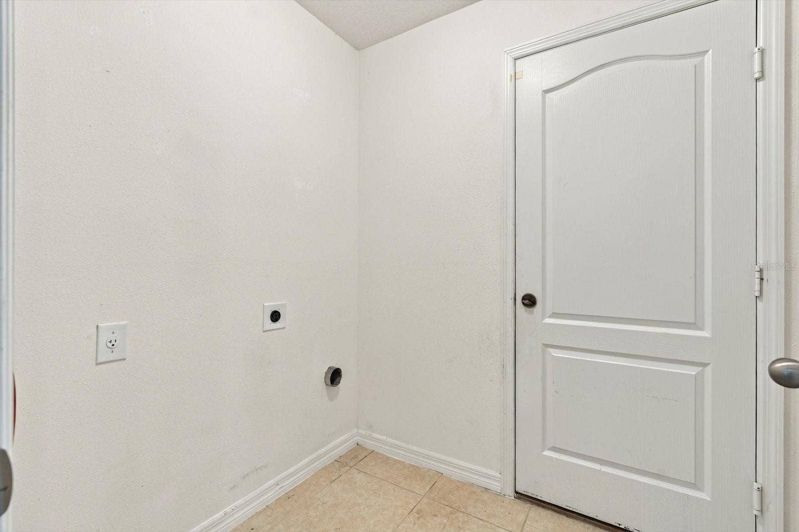 810 CHATHAM WALK DRIVE, Ruskin, FL 33570 Laundry Room