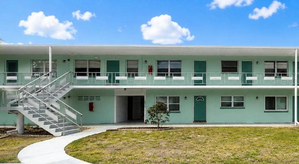 5850 21ST STREET N, #15, St Petersburg, FL 33714 Front of building
