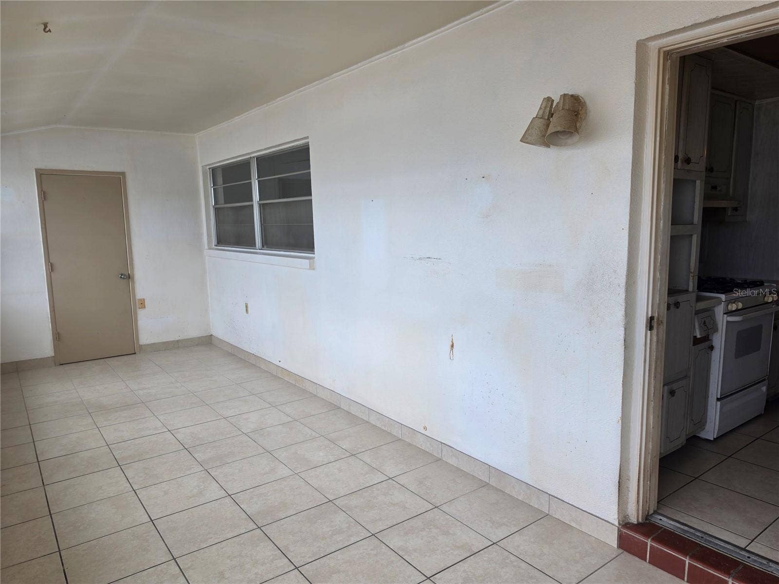 5850 21ST STREET N, #15, St Petersburg, FL 33714 Florida Room