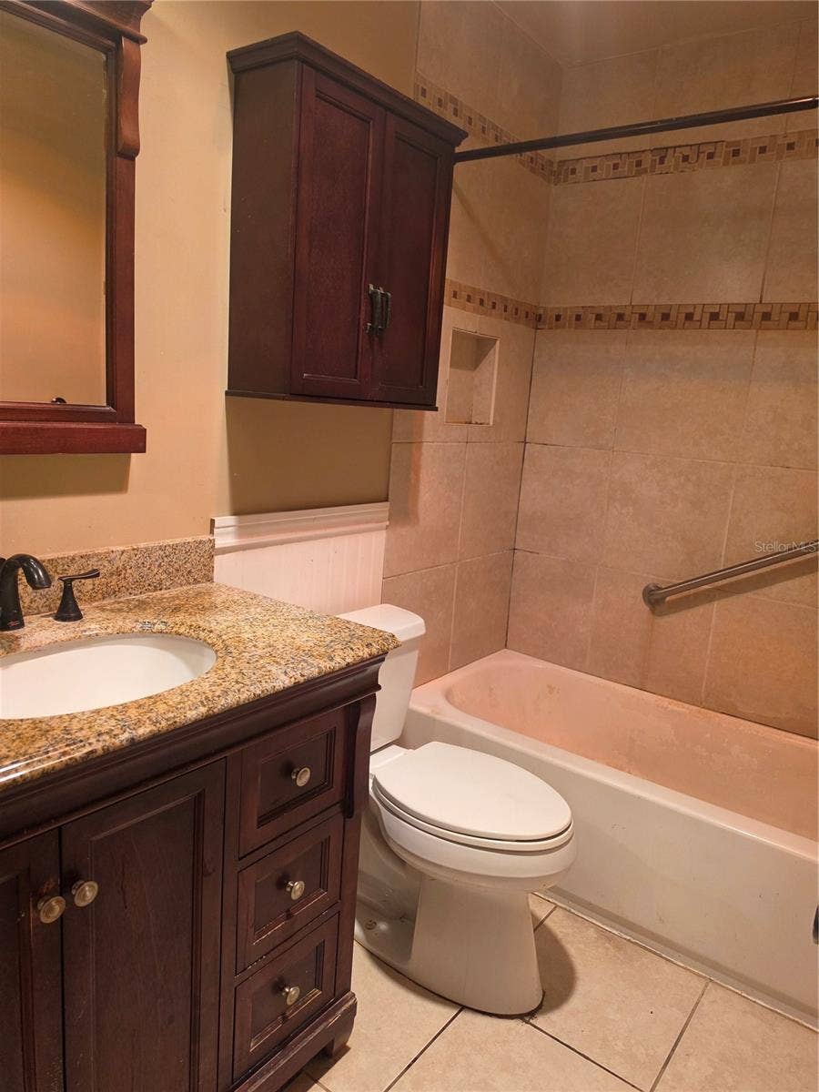5850 21ST STREET N, #15, St Petersburg, FL 33714 Bathroom