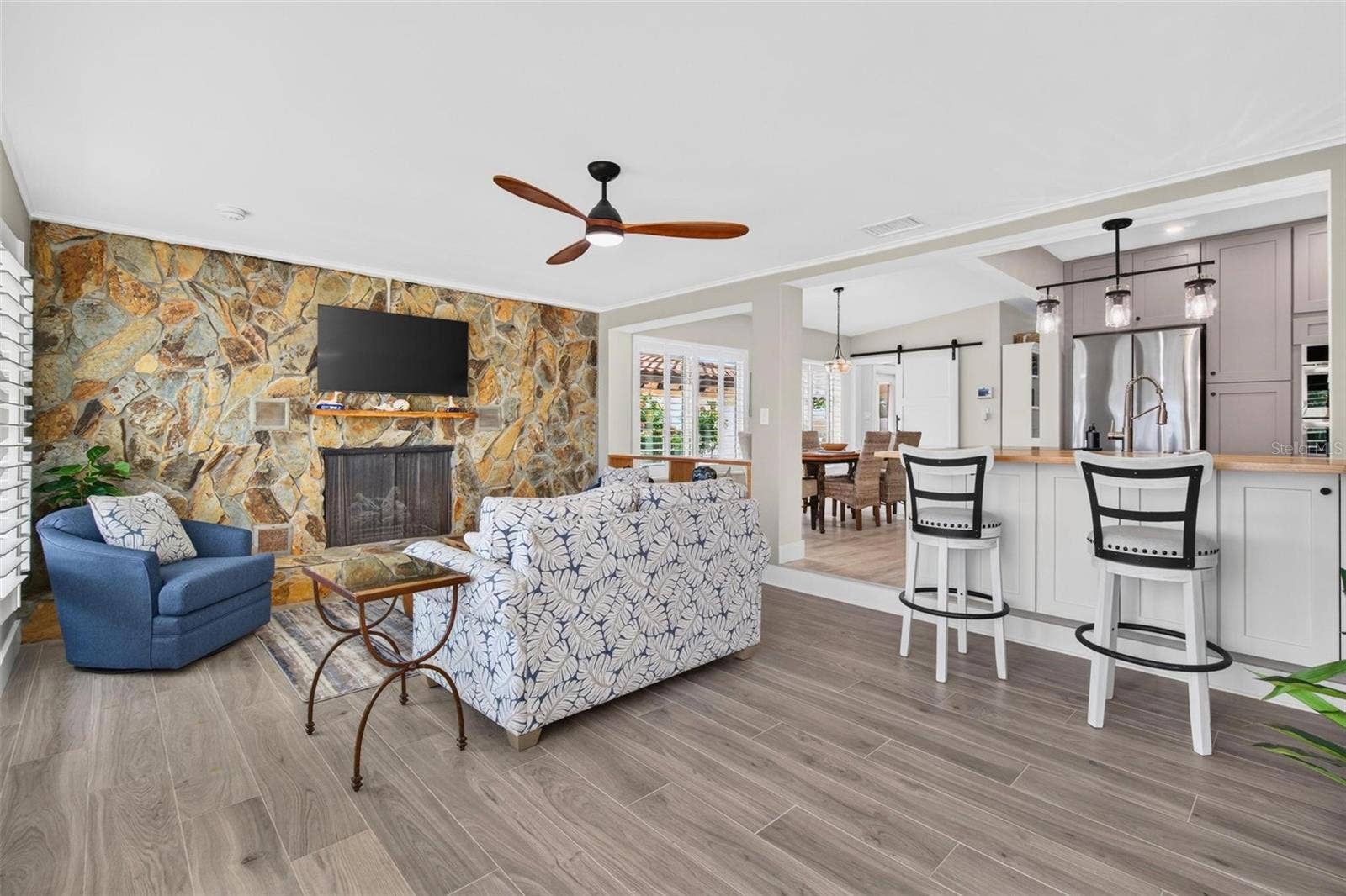 53 DOLPHIN DRIVE, Treasure Island, FL 33706 Family room