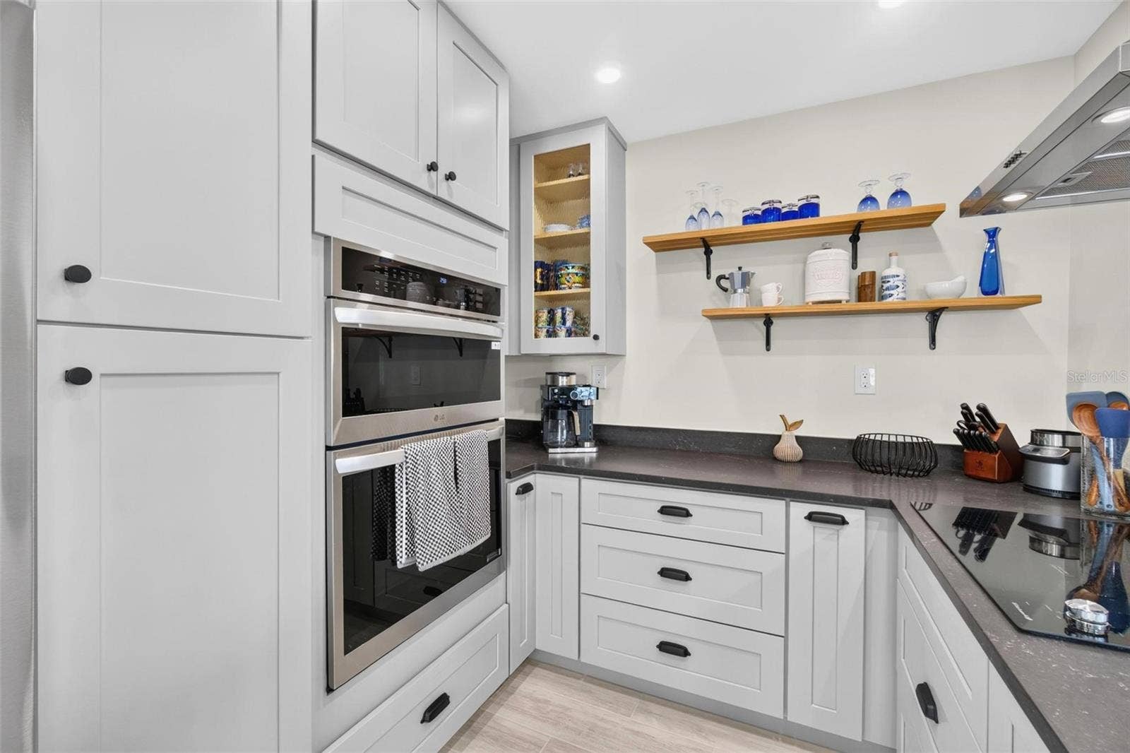 53 DOLPHIN DRIVE, Treasure Island, FL 33706 Kitchen