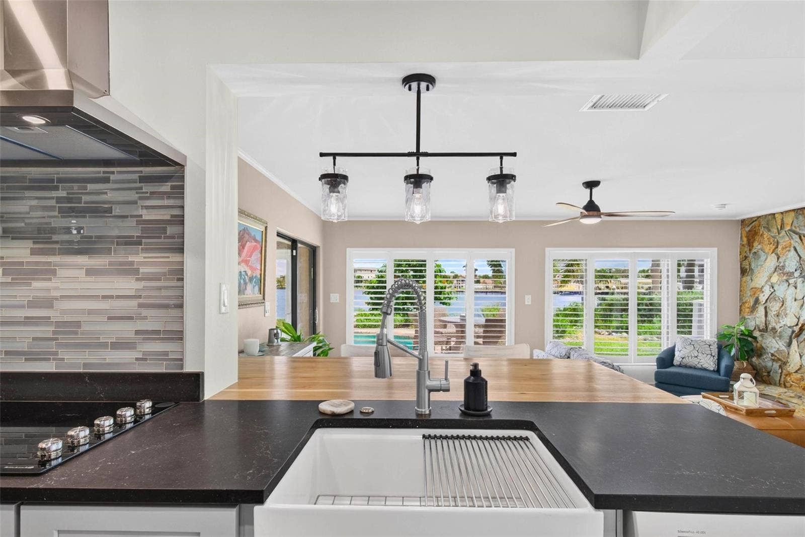 53 DOLPHIN DRIVE, Treasure Island, FL 33706 Kitchen