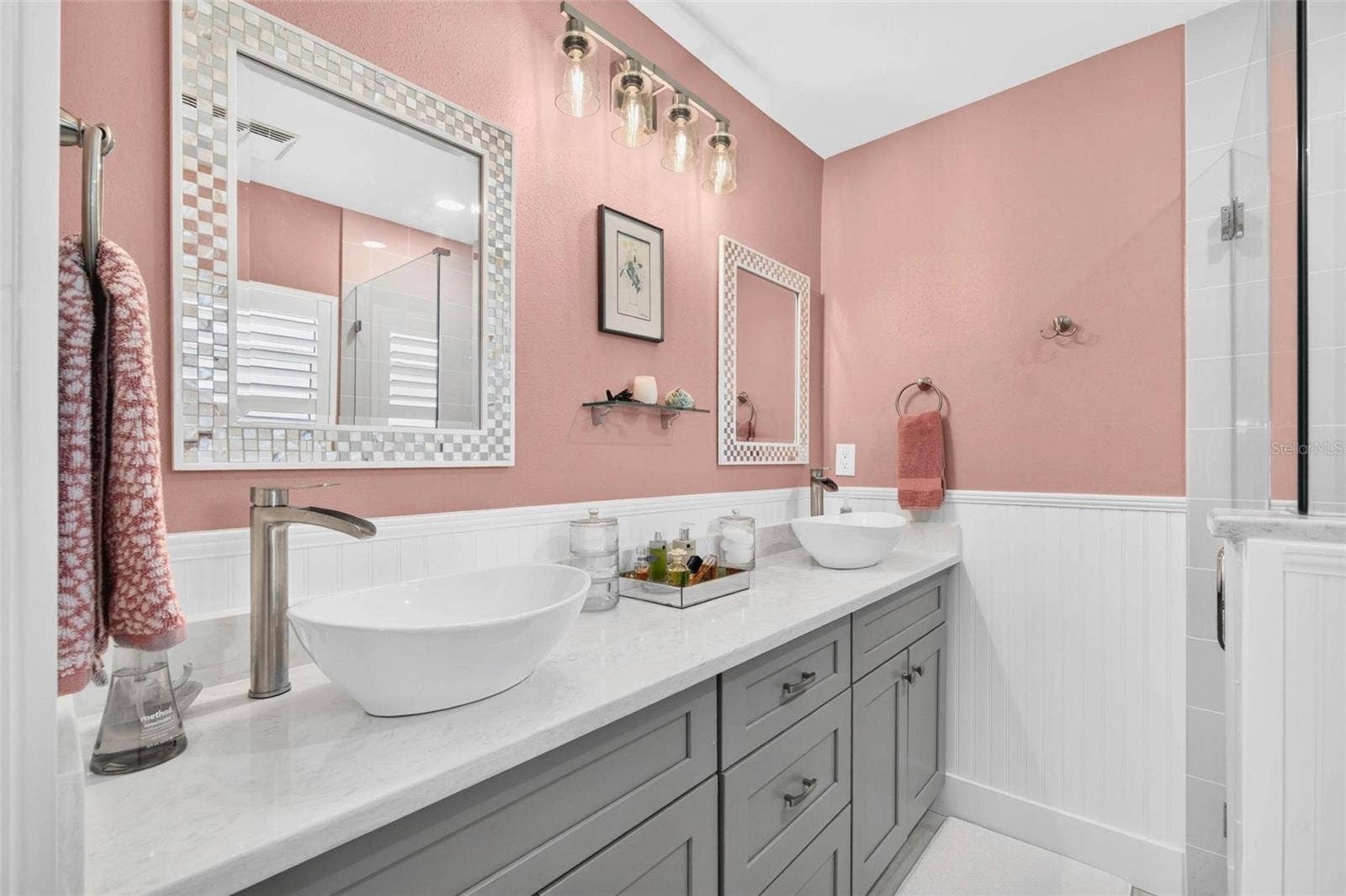 53 DOLPHIN DRIVE, Treasure Island, FL 33706 Primary Ensuite Bath