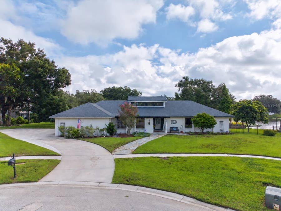 Property photo for 906 RETRIEVER AVENUE, Seffner, FL