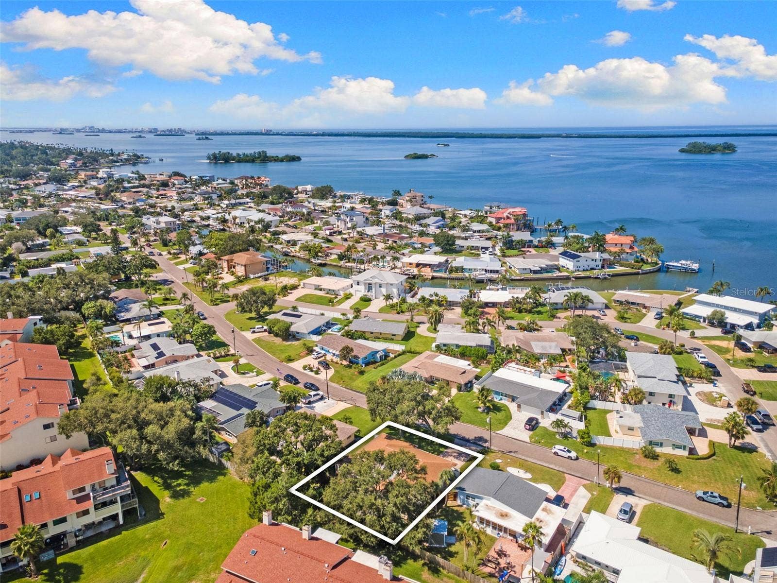 2287 CAROLYN DRIVE, Dunedin, FL 34698 2287 CAROLYN DRIVE, Dunedin, FL 34698