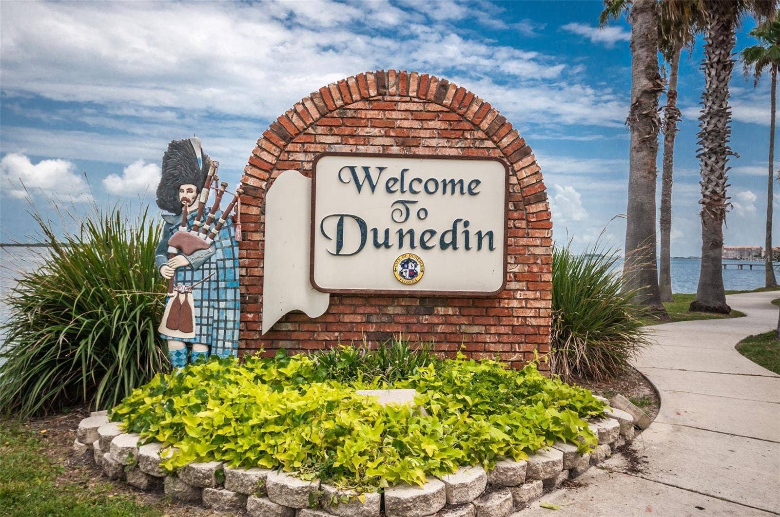2287 CAROLYN DRIVE, Dunedin, FL 34698 2287 CAROLYN DRIVE, Dunedin, FL 34698