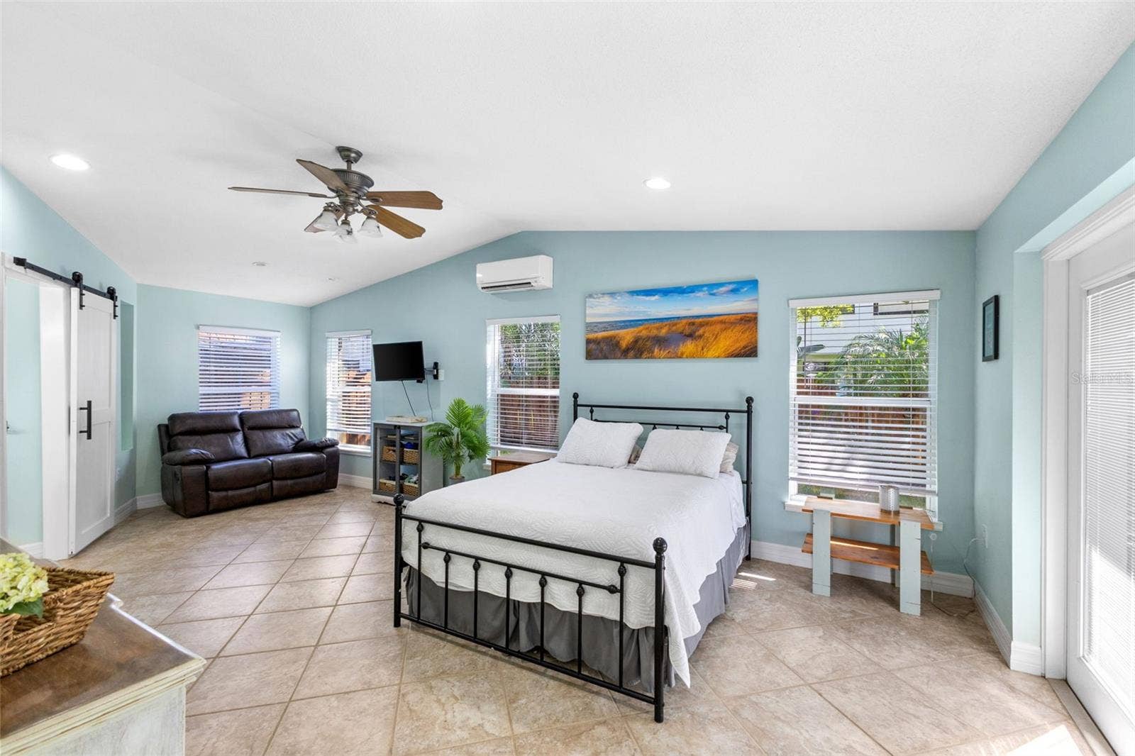2287 CAROLYN DRIVE, Dunedin, FL 34698 2287 CAROLYN DRIVE, Dunedin, FL 34698