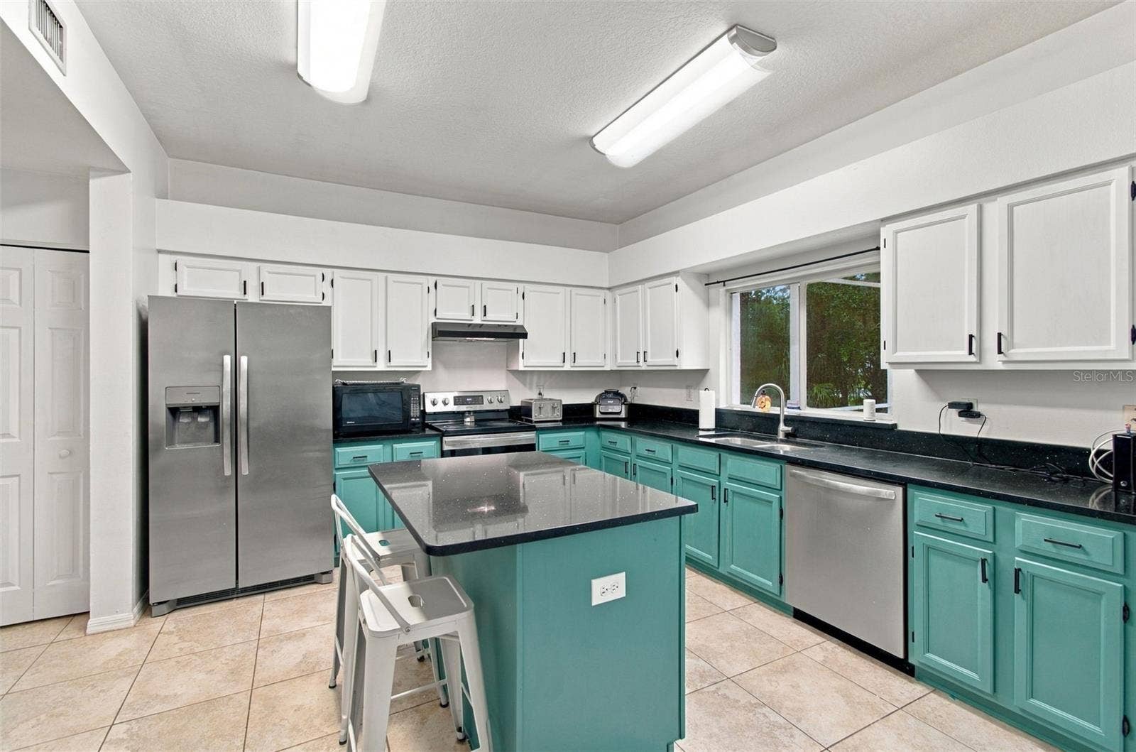 8102 STONEFIELD, Tampa, FL 33635 Plenty of Storage and Counter Space in Kitchen