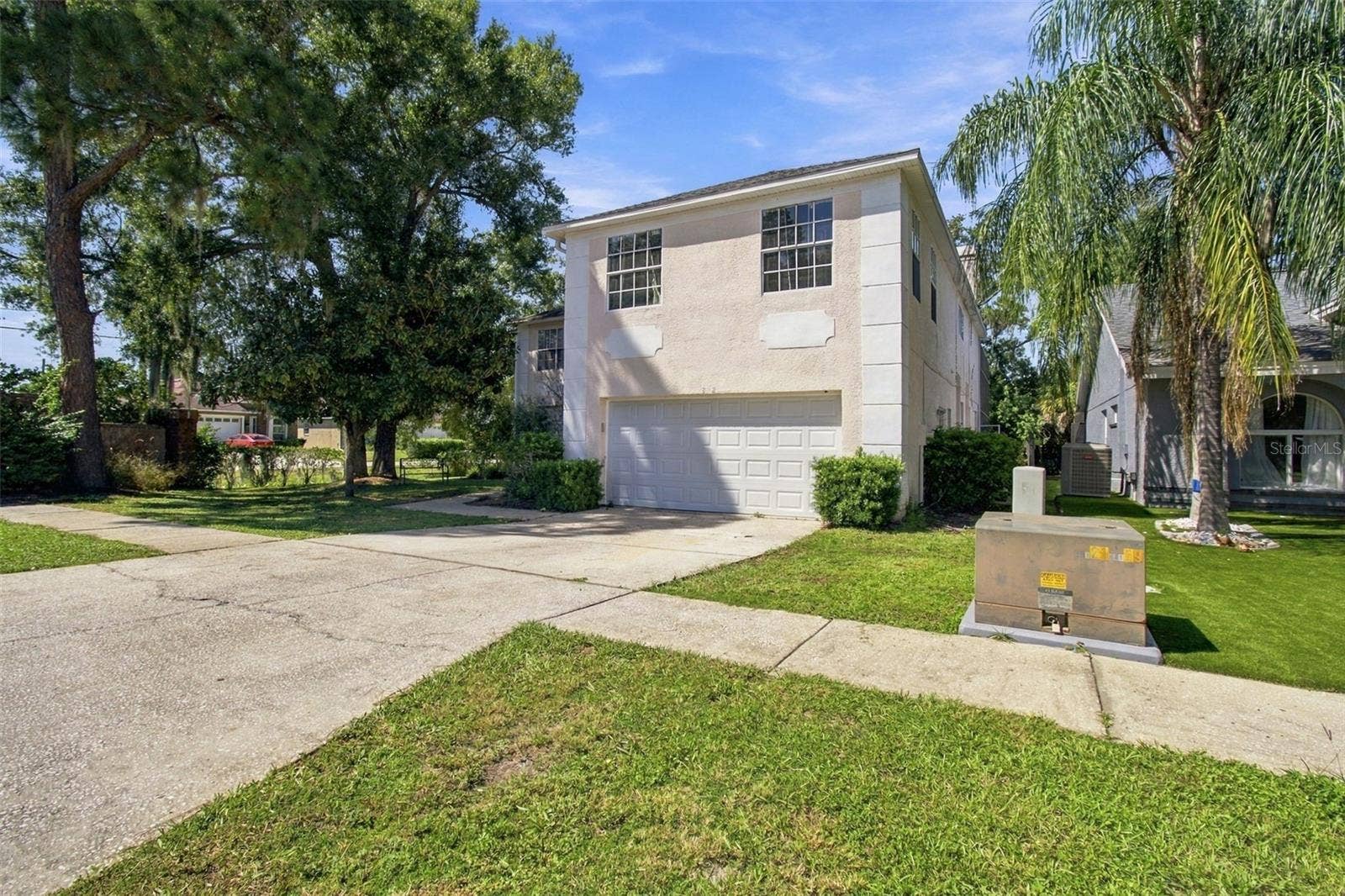 8102 STONEFIELD, Tampa, FL 33635 Large Driveway and sidewalks