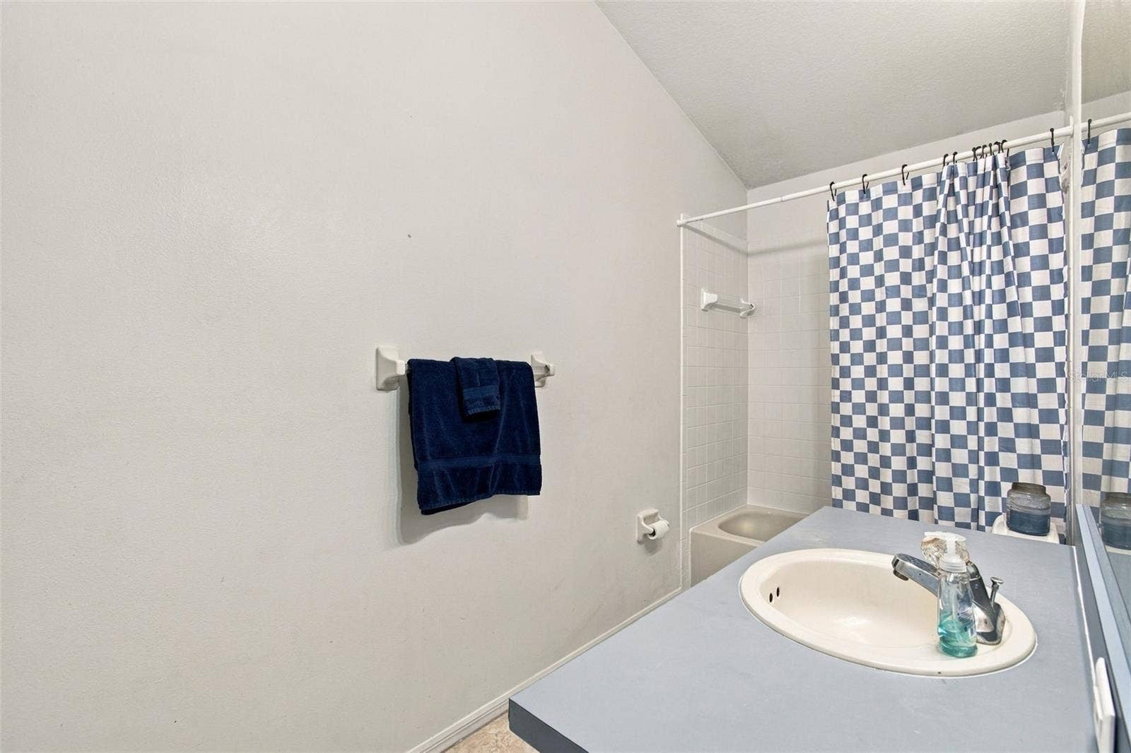 8102 STONEFIELD, Tampa, FL 33635 8102 STONEFIELD, Tampa, FL 33635