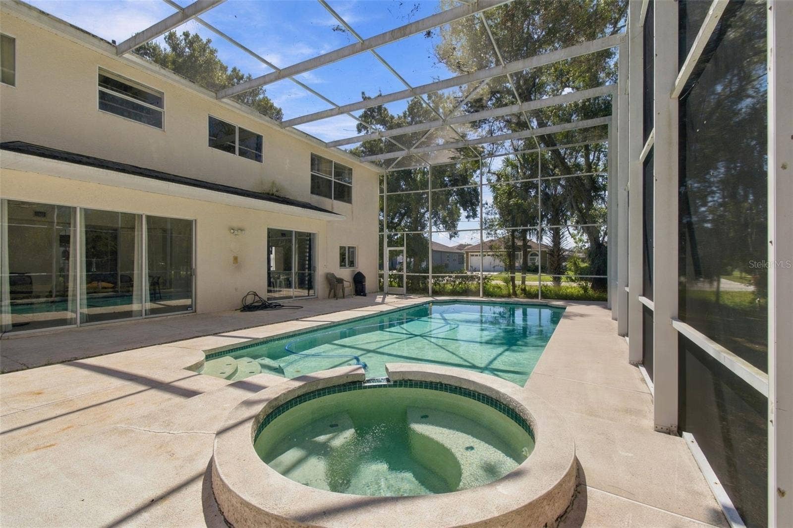 8102 STONEFIELD, Tampa, FL 33635 Relaxing Spa Feature