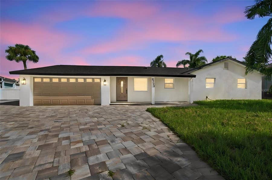 Property photo for 8725 THORNWOOD LANE, Tampa, FL