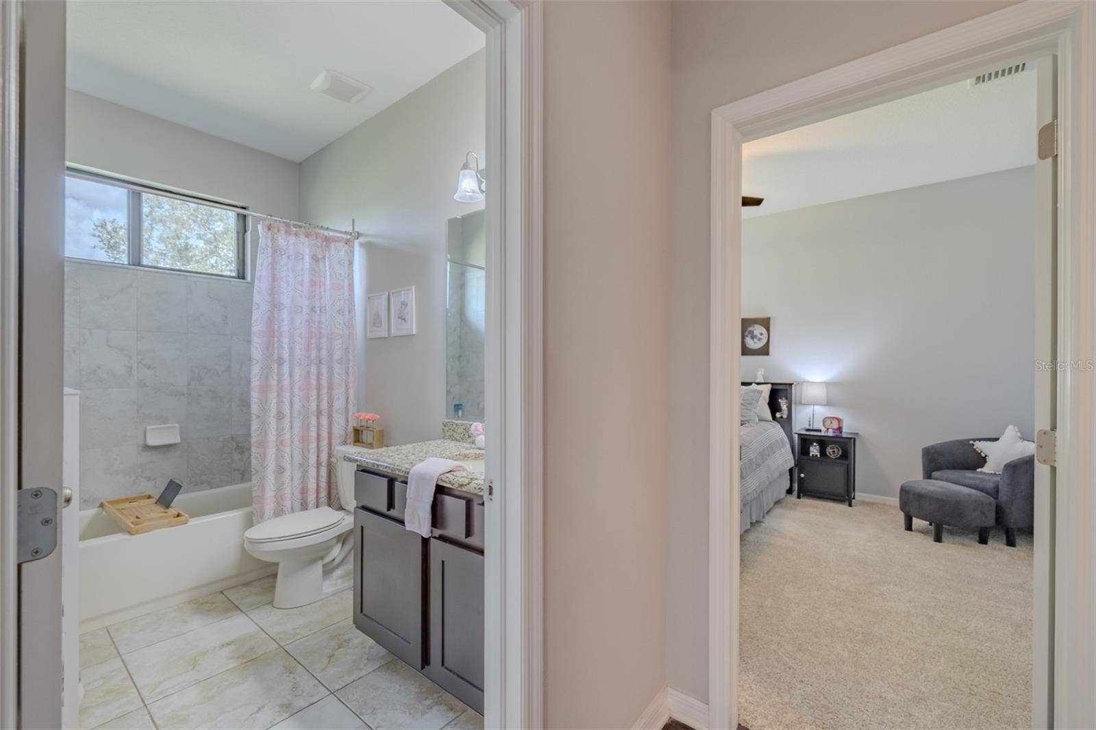 9123 RAES CREEK PLACE, Palmetto, FL 34221 Bedroom 2 with adjacent full bath