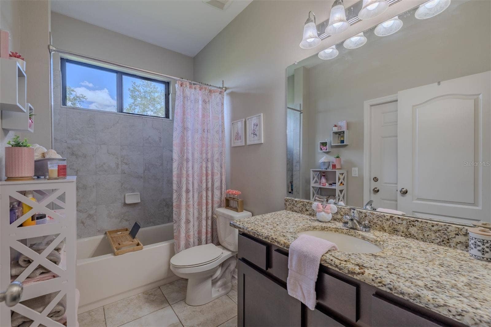 9123 RAES CREEK PLACE, Palmetto, FL 34221 Full bath adjacent to bedroom 2
