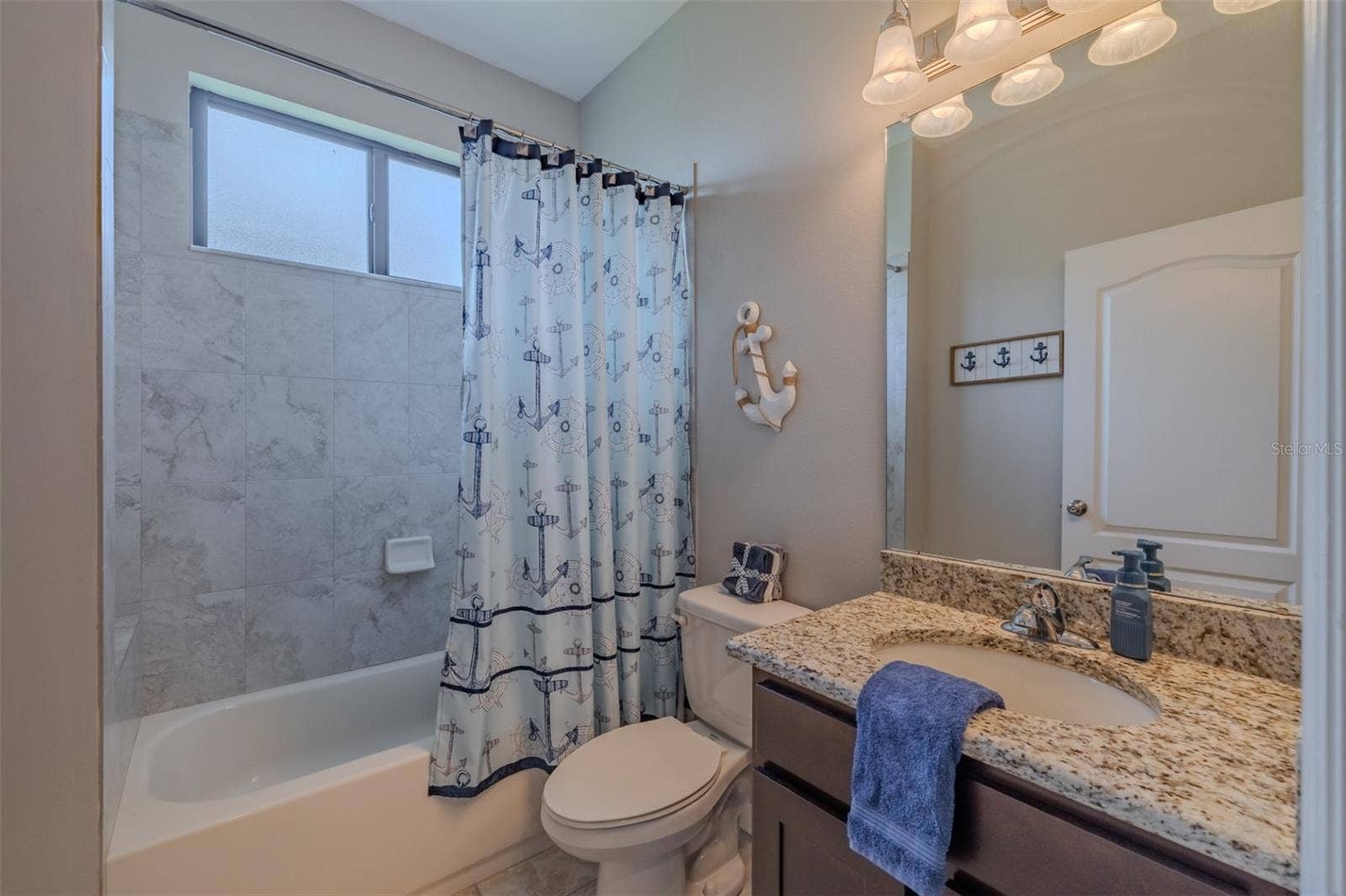 9123 RAES CREEK PLACE, Palmetto, FL 34221 Hall full bath with adjacent bedroom/office