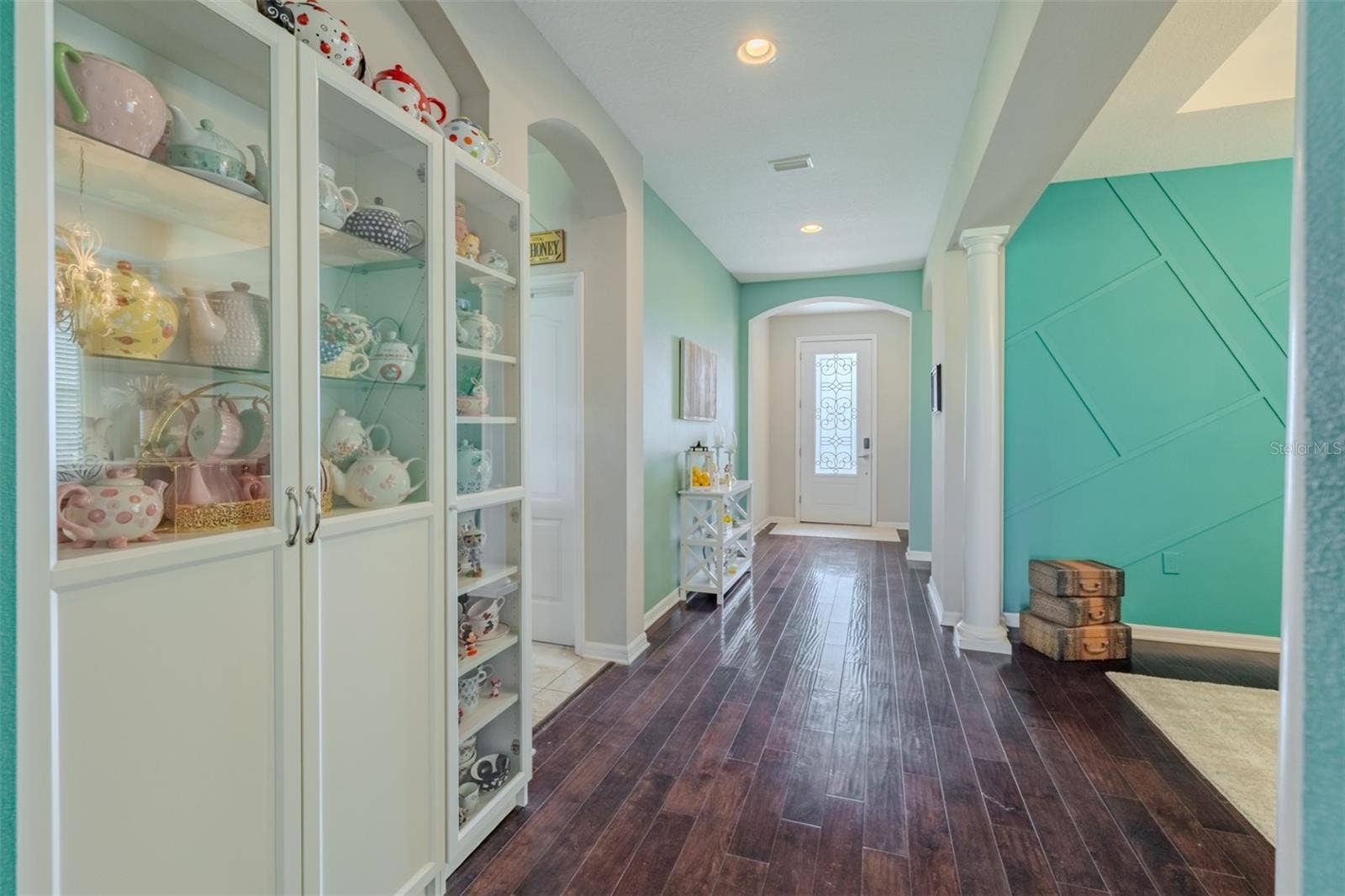 9123 RAES CREEK PLACE, Palmetto, FL 34221 Entry way to display your collection