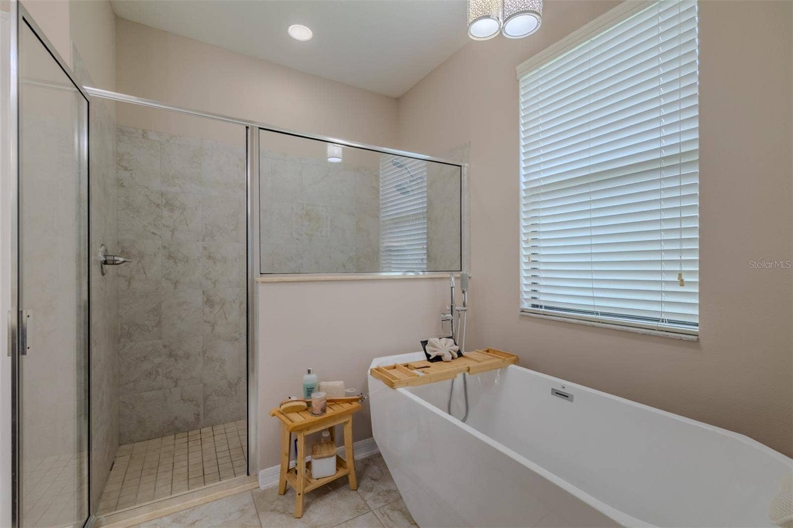 9123 RAES CREEK PLACE, Palmetto, FL 34221 Primary soaking tub with large shower