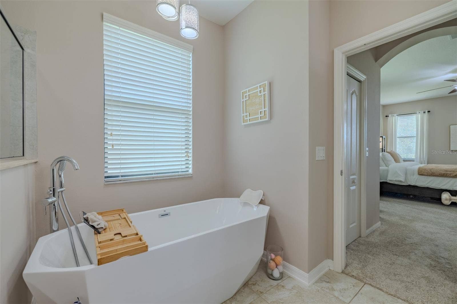 9123 RAES CREEK PLACE, Palmetto, FL 34221 Primary soaking tub new 2023