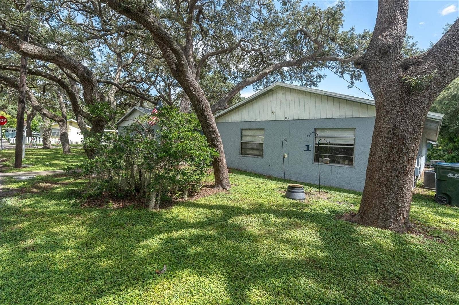 373 5TH STREET NW, Largo, FL 33770 373 5TH STREET NW, Largo, FL 33770