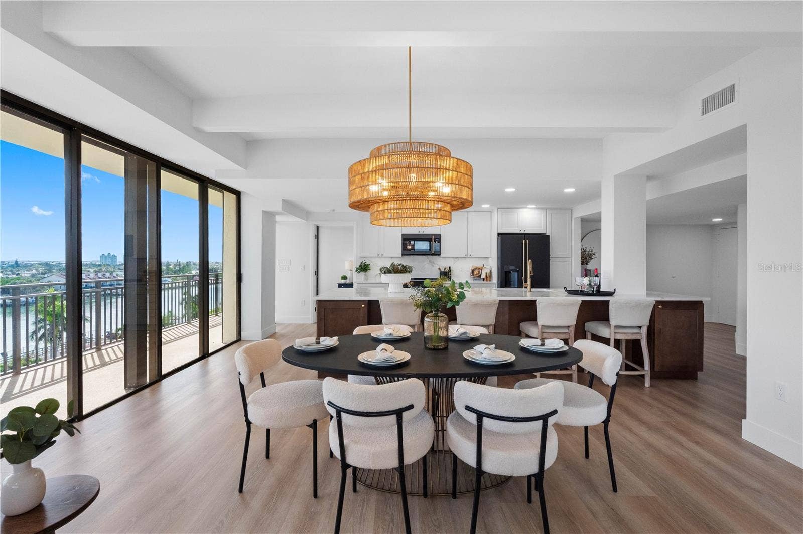 7600 BAYSHORE DRIVE, #606, Treasure Island, FL 33706 Open layout dining area