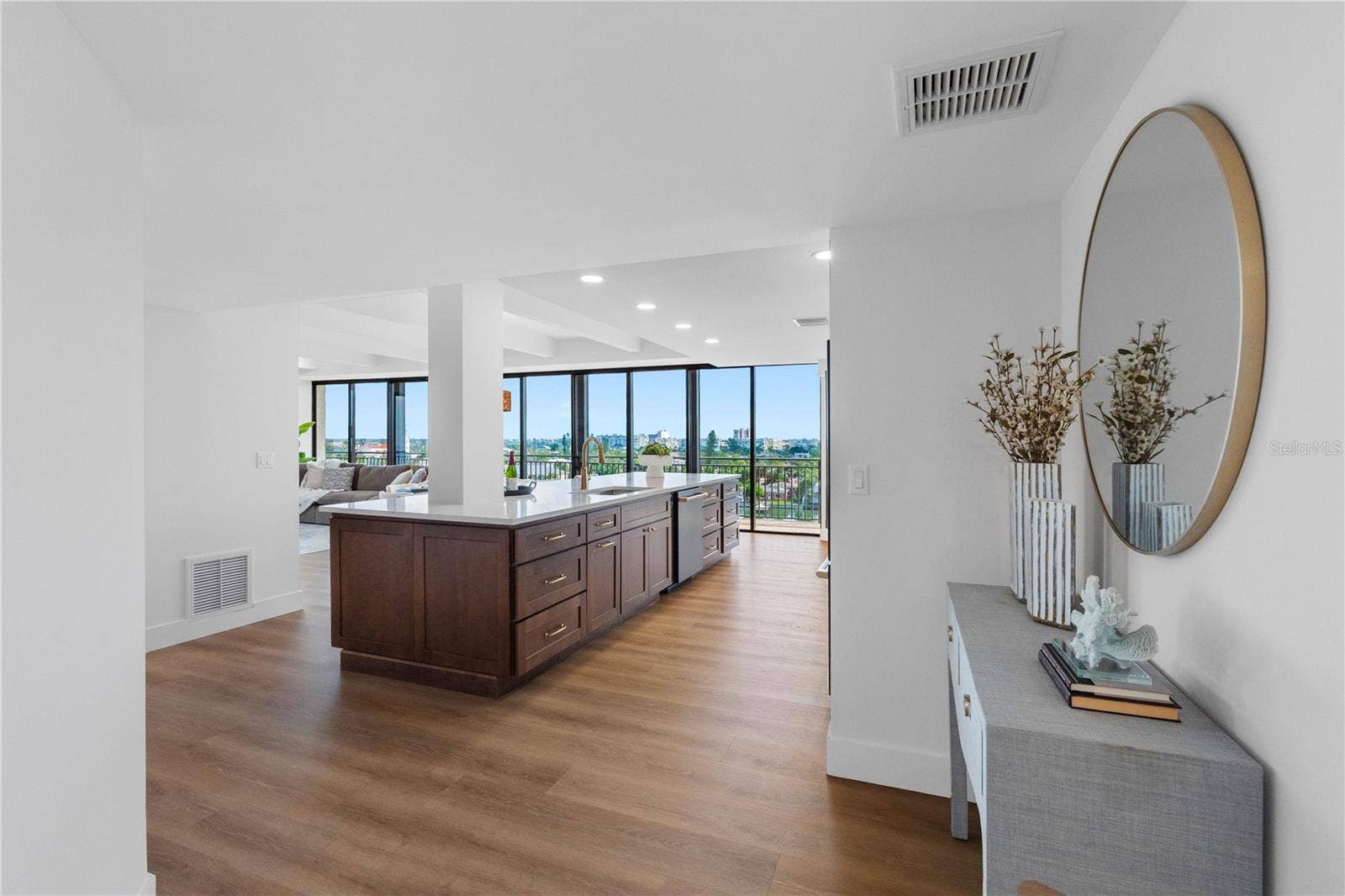 7600 BAYSHORE DRIVE, #606, Treasure Island, FL 33706 Entry way