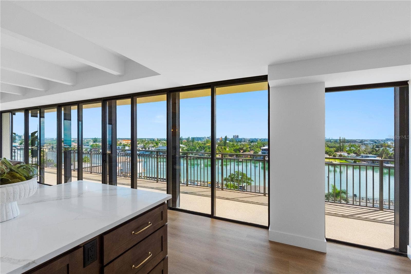 7600 BAYSHORE DRIVE, #606, Treasure Island, FL 33706 7600 BAYSHORE DRIVE, #606, Treasure Island, FL 33706