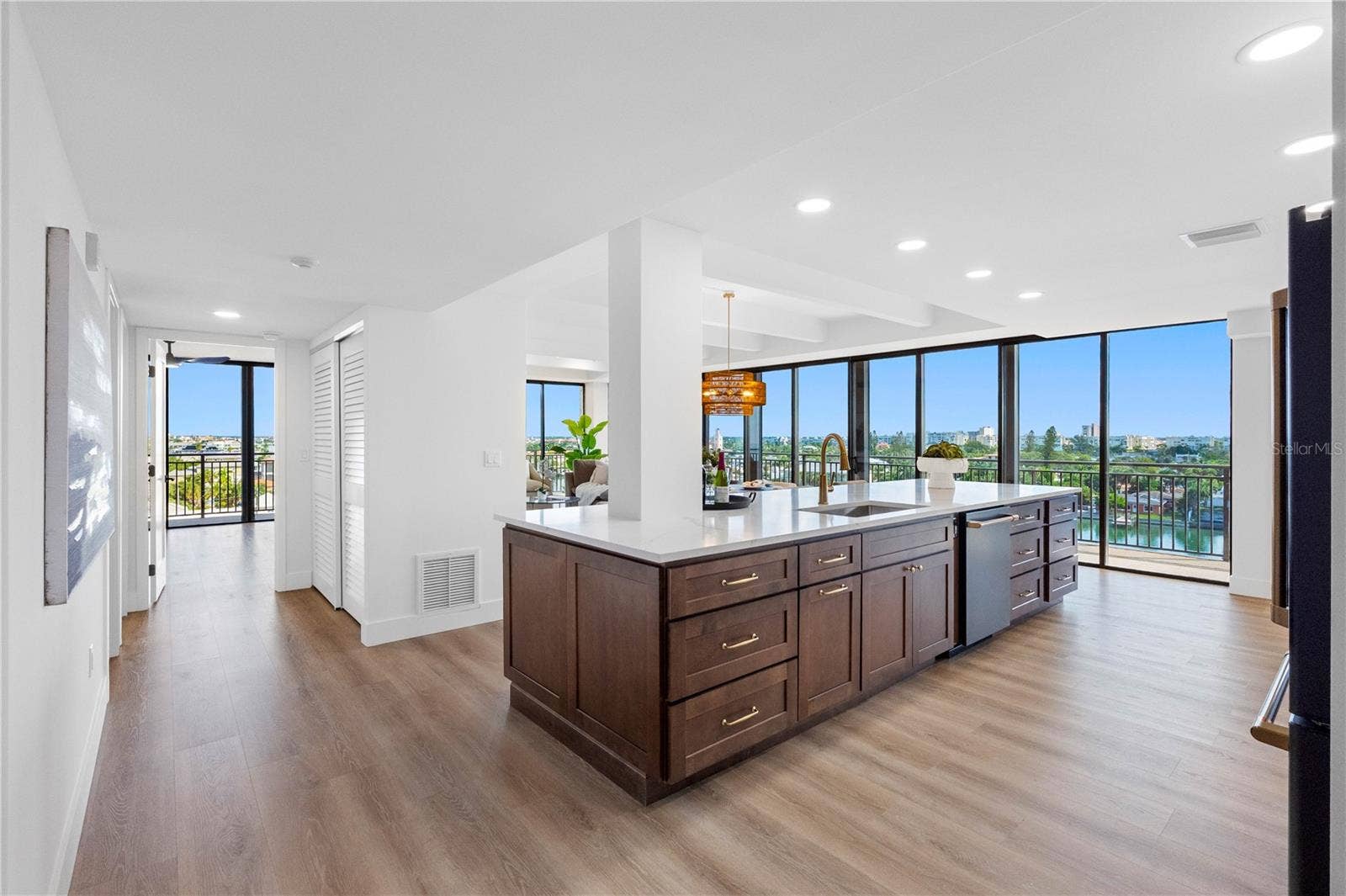 7600 BAYSHORE DRIVE, #606, Treasure Island, FL 33706 7600 BAYSHORE DRIVE, #606, Treasure Island, FL 33706