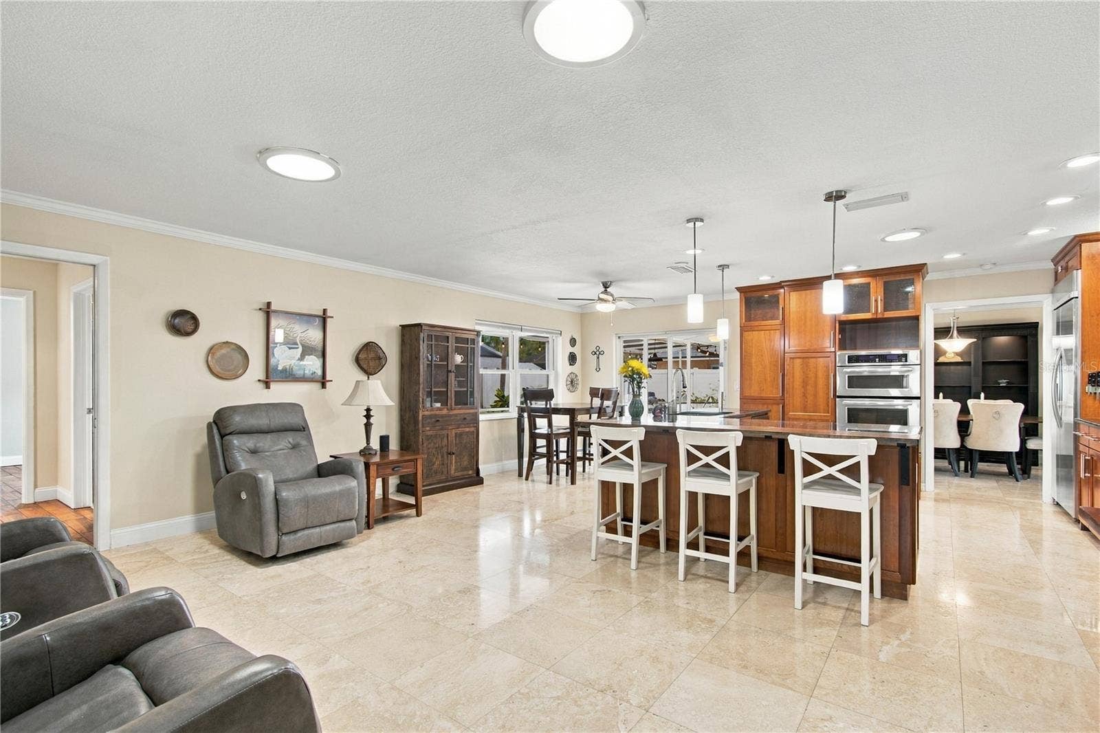 1967 ARVIS CIRCLE E, Clearwater, FL 33764 Wide open spaces